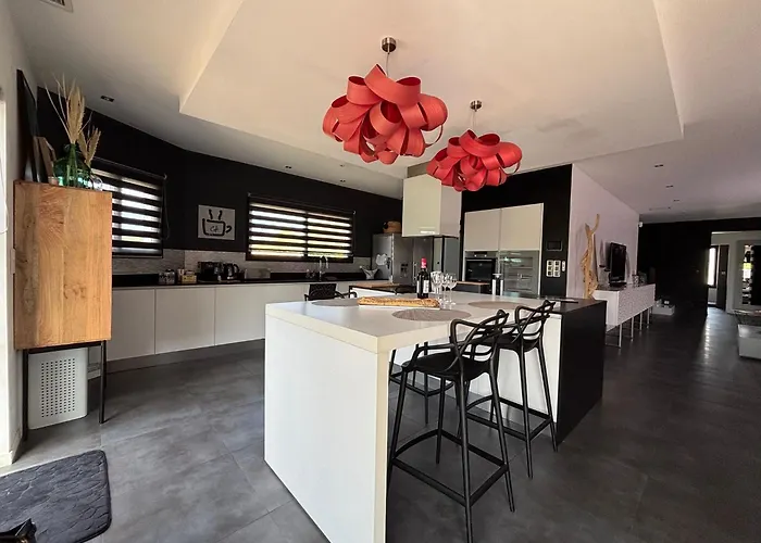 Maison Avec Piscine 度假居 Sadirac